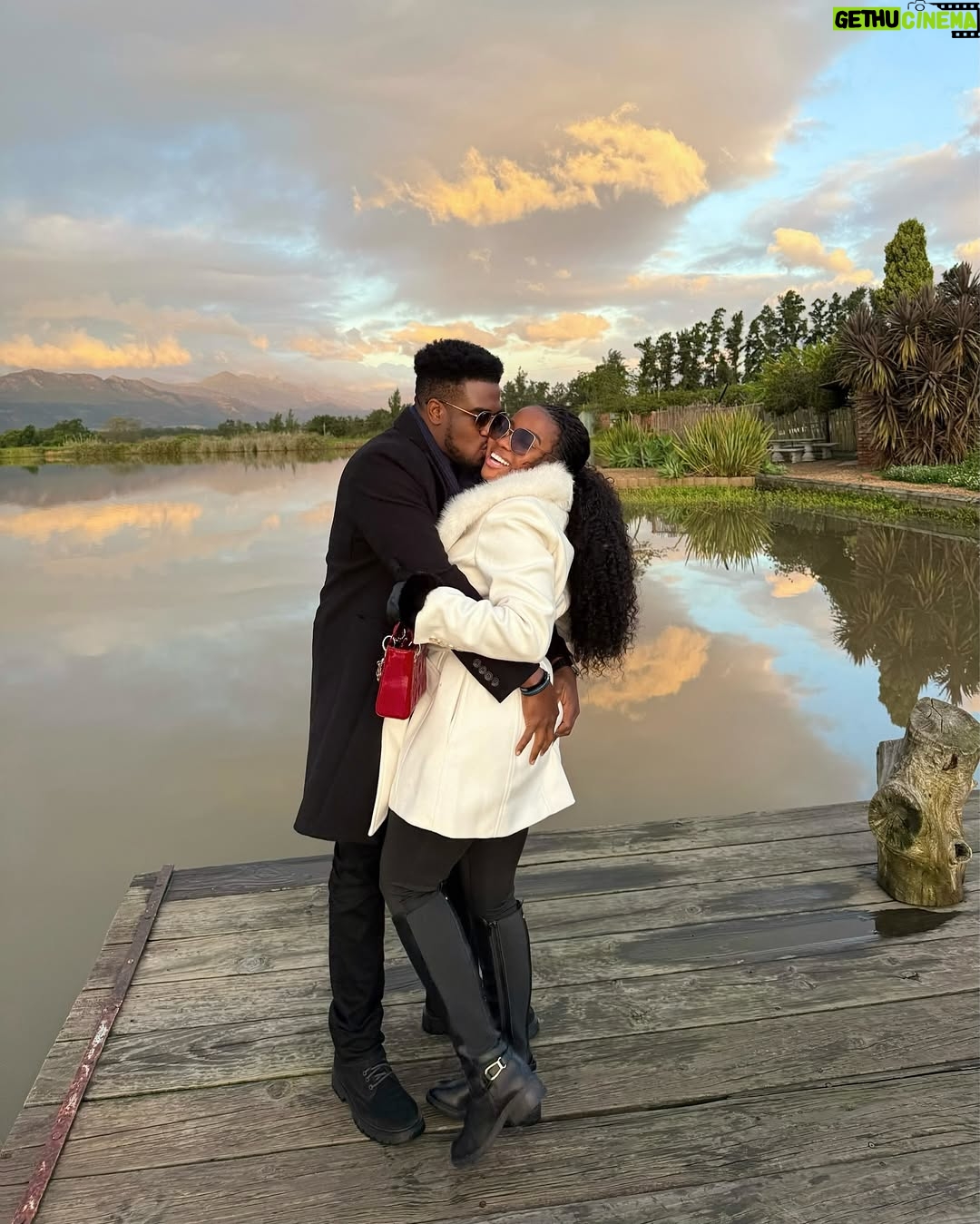 Veekee James - 114.6K Likes - 18 Slides of beauty, nature & family🥰
Happy New Week VJ Army❤️