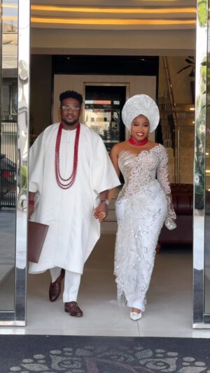 Veekee James Instagram - The ATERES out for my baby girl @teemi_ola š
My dress @veekeejames_official
Hubbyās outfit @tochini__
Styling @regal.by.dovin
Hair install @adefunkeee
Makeup @bibyonce
Clutch @luxe_xtra
Coral beads @_luideo_
Auto Gele @chygele
My shoes @outlashbrand