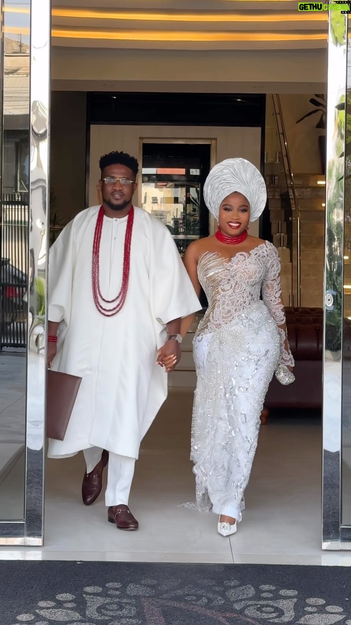 Veekee James - 164.7K Likes - The ATERES out for my baby girl @teemi_ola 😍

My dress @veekeejames_official 
Hubby’s outfit @tochini__ 
Styling @regal.by.dovin 
Hair install @adefunkeee 
Makeup @bibyonce 
Clutch @luxe_xtra 
Coral beads @_luideo_ 
Auto Gele @chygele 
My shoes @outlashbrand