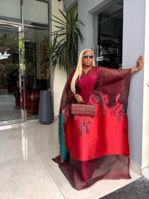 Veekee James Instagram - A Lewkkkkšššš„
Wearing @simidefined & @hairbyadefunkeee
Hair installation @sheyz_touch
Earrings @aishaochuwa_jewellery
Music: He is God by @prudent_gabriel & @okopi_peterson