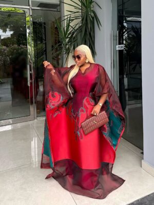 Veekee James Instagram - A Lewkkkkšššš„
Wearing @simidefined & @hairbyadefunkeee
Hair installation @sheyz_touch
Earrings @aishaochuwa_jewellery
Music: He is God by @prudent_gabriel & @okopi_peterson