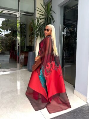 Veekee James Instagram - A Lewkkkkšššš„
Wearing @simidefined & @hairbyadefunkeee
Hair installation @sheyz_touch
Earrings @aishaochuwa_jewellery
Music: He is God by @prudent_gabriel & @okopi_peterson