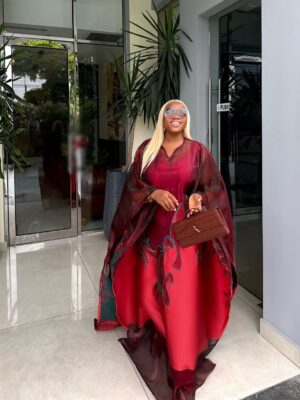 Veekee James Instagram - A Lewkkkkšššš„
Wearing @simidefined & @hairbyadefunkeee
Hair installation @sheyz_touch
Earrings @aishaochuwa_jewellery
Music: He is God by @prudent_gabriel & @okopi_peterson