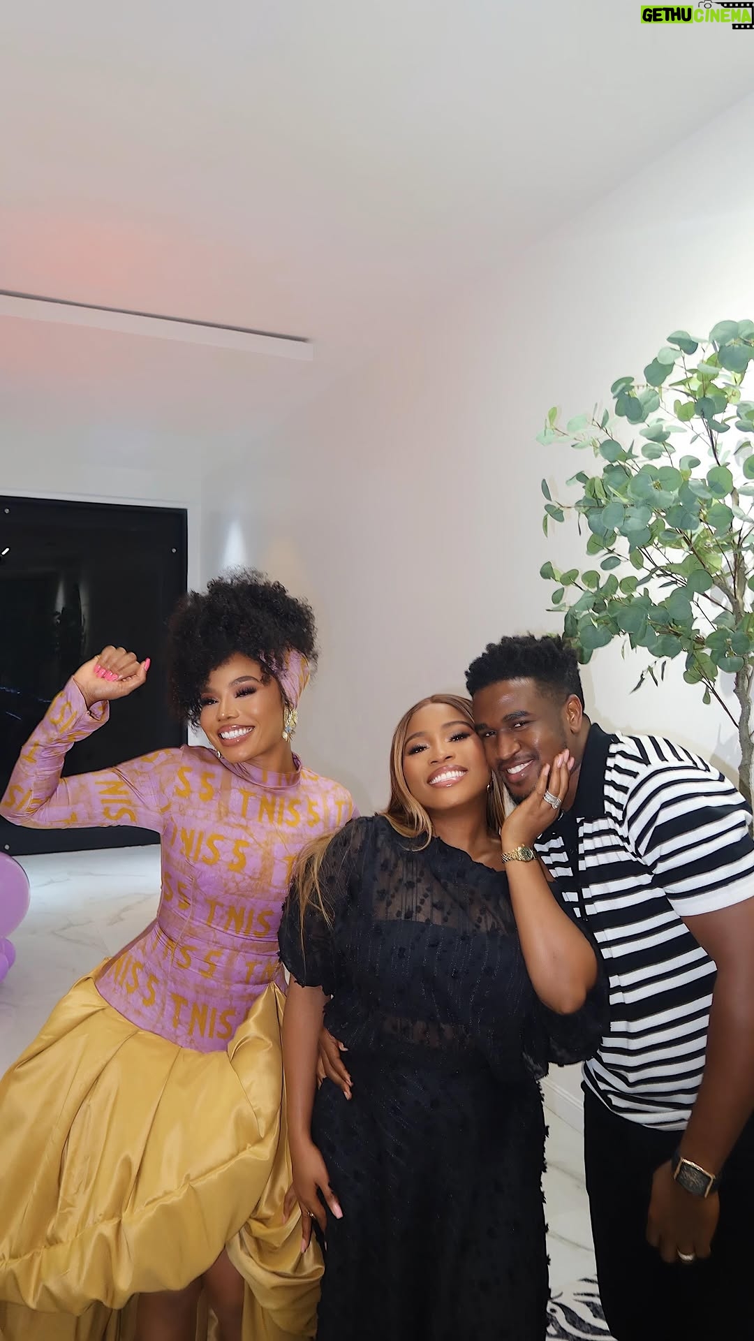 Veekee James - 153.6K Likes - I know you can relate🤣 

Catch @the_ateres on our Love Episode showing tonight on Africa Magic Family at 8pm prompt!😁 

Set your reminders😘