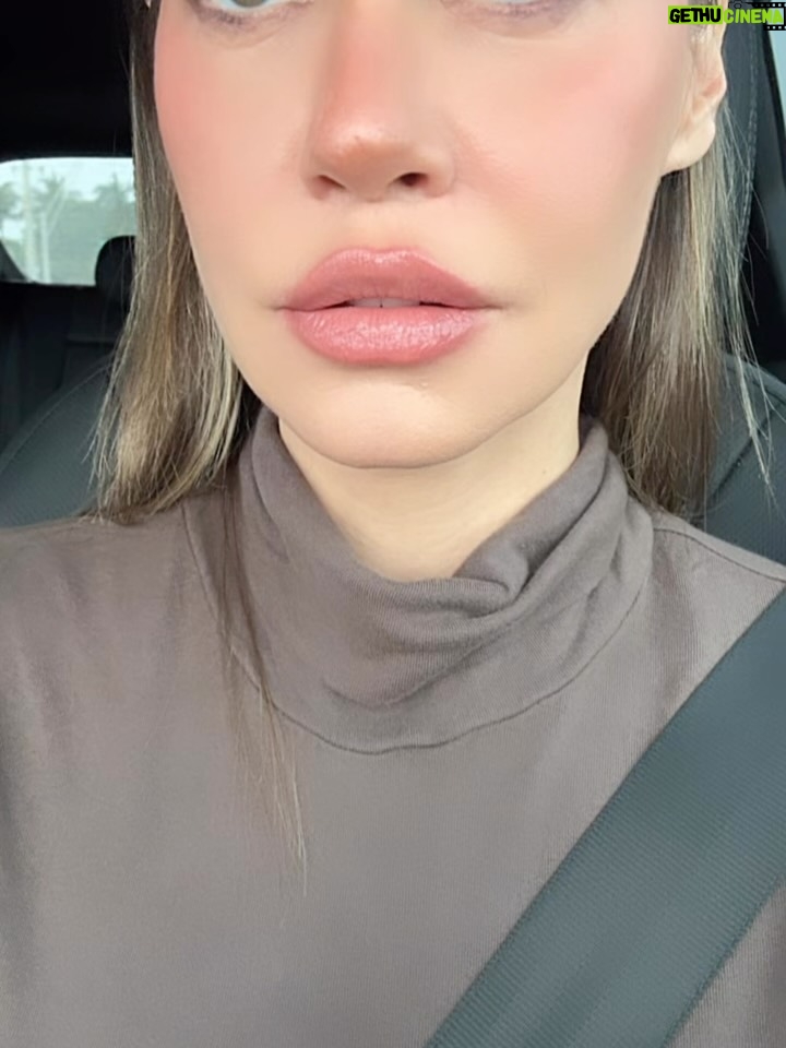 Vero Rodríguez - 3.2K Likes - life starts all over again when it gets crisp in the fall 🍂