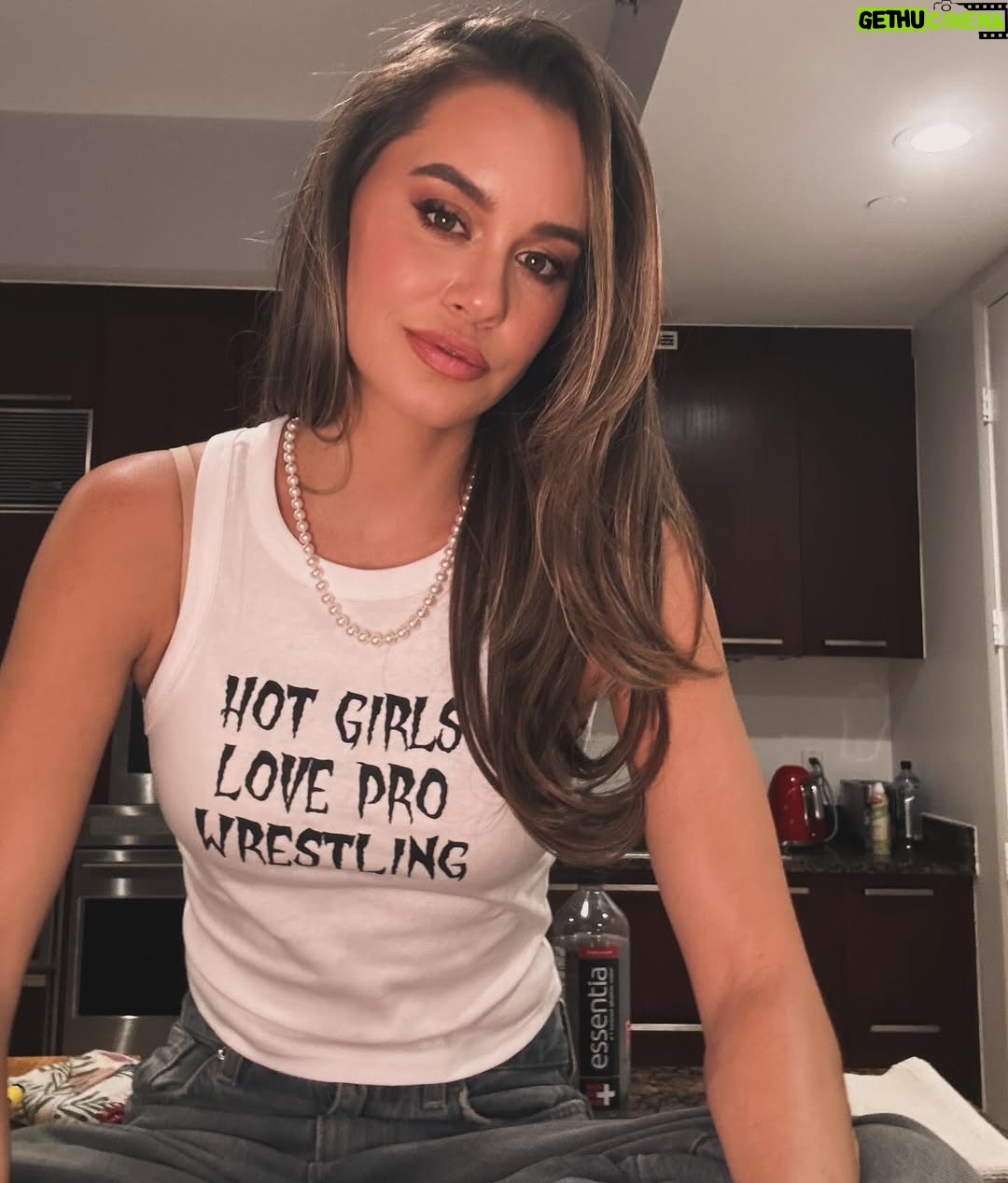 Vero Rodríguez - 10.5K Likes - We do.
😮‍💨 pearls   @kayfabeclothingco =🔥