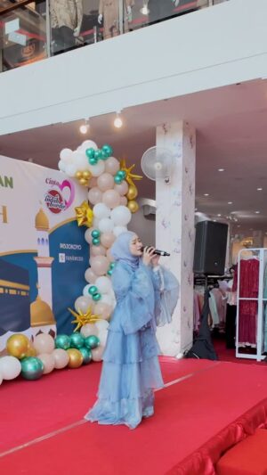 Veve Zulfikar Instagram - ALHAMDULILLAH BELANJA GRATIS UMROH 🕋
MasyaAllah Tabarakallah @indahbordir menjadi wasilah bagi customer tercinta untuk berziarah ke Makkah & Madinah 🩷🩷🩷 
Semoga menjadi ‘Umrotan Maqbuulaan, Aaamiiin 

Jangan lupa datang dan belanja di @indahbordir Sidoarjo, Surabaya [ cabang Merr & Ngagel ] , Gresik.
MasyaAllah setiap kesini selalu rameeeee buangettt, ga pernah sepiiiiii 

Karena, setiap hari & setiap bulan pasti ada Promo besar-besaran, untuk bulan Juni ini dapatkan juga banyak diskon & promonya yaa, catat tanggalnya : 
🗓️ 27 Juni 2025 Promo Tahun Baru Islam Indahbordir X Kukikopi 
🗓️ 28-29 Promo Peringatan Hari Polri
