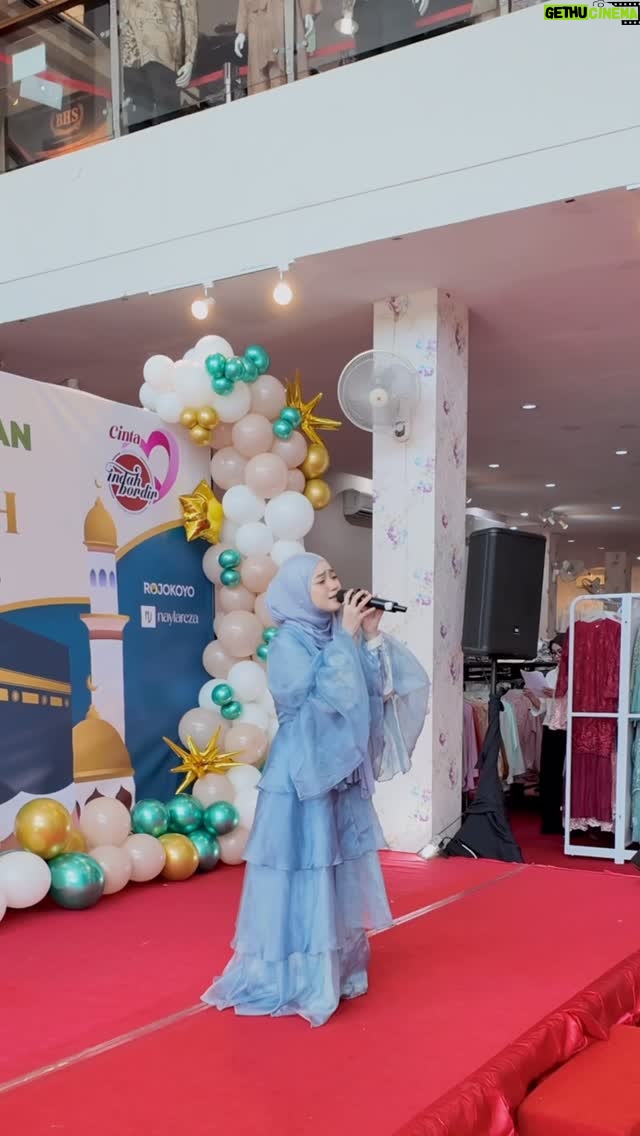 Veve Zulfikar - 3 Likes - ALHAMDULILLAH BELANJA GRATIS UMROH 🕋
MasyaAllah Tabarakallah @indahbordir menjadi wasilah bagi customer tercinta untuk berziarah ke Makkah & Madinah 🩷🩷🩷 
Semoga menjadi ‘Umrotan Maqbuulaan, Aaamiiin 

Jangan lupa datang dan belanja di @indahbordir Sidoarjo, Surabaya [ cabang Merr & Ngagel ] , Gresik.
MasyaAllah setiap kesini selalu rameeeee buangettt, ga pernah sepiiiiii 

Karena, setiap hari & setiap bulan pasti ada Promo besar-besaran, untuk bulan Juni ini dapatkan juga banyak diskon & promonya yaa, catat tanggalnya : 
🗓️ 27 Juni 2025 Promo Tahun Baru Islam Indahbordir X Kukikopi 
🗓️ 28-29 Promo Peringatan Hari Polri