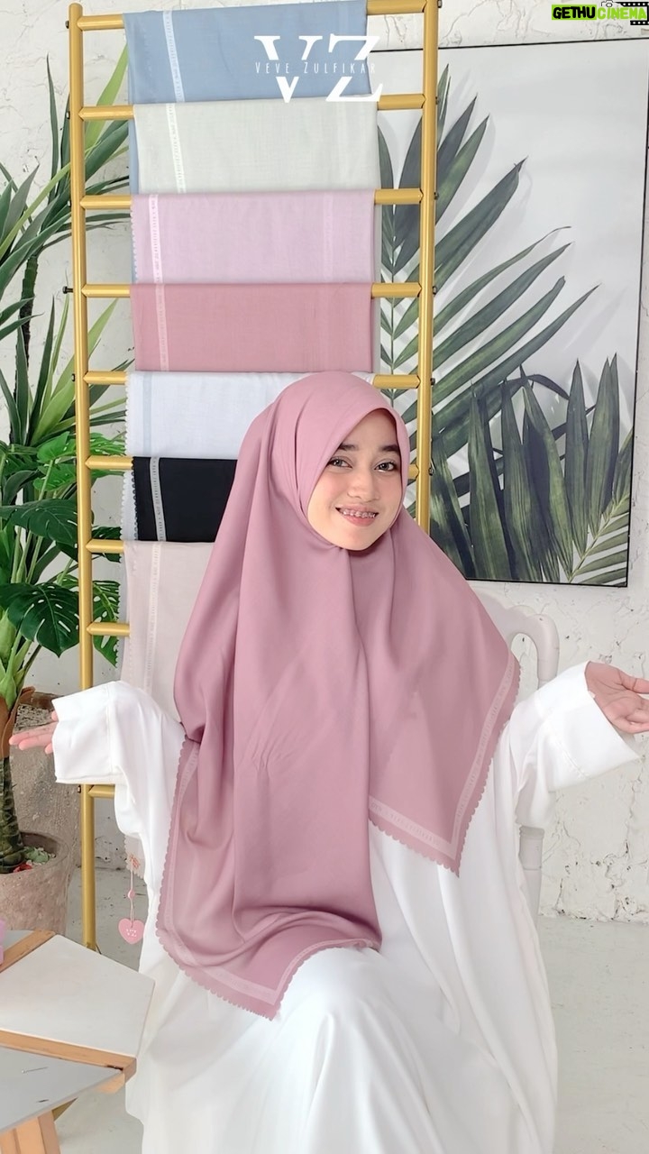 Veve Zulfikar - 4.6K Likes - Tutorial Hijab ala kak @veve_zulfikar 💕

Simple✅ Sopan✅ Cocok disemua usia✅ Nyaman✅
Masyaallah, scarfnya pakai ✨Zena Scarf✨, the special collection from collaboration of DYN x Veve Zulfikar😍 

Zena Scarf 

Material:  Voal Ultrafine Premium
Best price: IDR 189.000-,

Detail : 
Size  115 cm x 115 cm
Finishing lasercut
Aksen plat logo Dyn premium
Include pouch

✨PAKET BUNDLING✨

Paket A: IDR 199.000-, (Scarf Include Pouch & Paperbag)

Paket B: IDR 210.000-, (Scarf Include Exclusive box)

Paket C: IDR 219.000-, (Scarf Include Exclusive box & Paperbag)

Available in 7 colors: Candy pink, nude, light grey, black, sky blue, sage & orchid

Note : warna asli bisa jadi sedikit berbeda dari foto di karenakan efek kamera, pencahayaan ketika pemotretan serta resolusi dan kecerahan layar.

Still available on👇🏻
✅Website: www.dynofficial.com (FREE ONGKIR)
✅Shopee: DYN Official Shop & dynclothing.official
✅Tokopedia: DYN Clothingline Official
✅Lazada: DYN Clothingline Shop
✅Tiktokshop: Dyn clothingline (@ dynclothing)
✅Whatsapp (FREE ONGKIR):
Admin 1 👉🏻 0851-6318-7084
Admin 2 👉🏻 0851-7536-8025
Admin 3👉🏻 0851-6159-58681

Mau dapet gift gratis?🤔
Jangan lupa follow, like, komen "MAU", dan share postingan ini yaa🤗