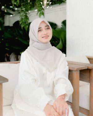 Veve Zulfikar Instagram - Awal bulan biar makin semangat enaknya belanja ga sih? Recomended banget buat kamu yang lagi nyari scarf simple minimalis! Checkout Zena Scarf ini aja sayš Warna āNudeā yang paling netral, bakal kepake buat segala occasion, milikin sekarang yukš
GRATIS ZENA SCARF BUAT 2 Dyn Ladies yang Beruntungā¼ļø Cukup follow, like, share, dan komenšš»
Z
E
N
A
Screenshot buktinya kirim ke DM yukā¤ļø Good luckš¤
ā ļøFREE ONGKIR KE SELURUH INDONESIA ORDER MELALUI WA DAN WEBSITE ONLYā ļø Curi foto & video selain mitra resmi DENDA 10jutaā HATI-HATI PENIPUAN & DYN PALSUā¼ļø
Zena Scarf
Material: Voal Ultrafine Premium
Best price: (harga khusus website & whatsapp)
Best price: IDR 189.000-,
Detail :
Size 115 cm x 115 cm
Finishing lasercut
Aksen plat logo Dyn premium
Include pouch
āØPAKET BUNDLINGāØ
Paket A: IDR 199.000-, (Scarf Include Pouch & Paperbag)
Paket B: IDR 210.000-, (Scarf Include Exclusive box)
Paket C: IDR 219.000-, (Scarf Include Exclusive box & Paperbag)
Available in 7 colors: Candy pink, nude, light grey, black, sky blue, sage & orchid
Note : warna asli bisa jadi sedikit berbeda dari foto di karenakan efek kamera, pencahayaan ketika pemotretan serta resolusi dan kecerahan layar.
Order Onšš»
ā
Website: www.dynofficial.com (FREE ONGKIR)
ā
Shopee: DYN Official Shop & dynclothing.official
ā
Tokopedia: DYN Clothingline Official
ā
Lazada: DYN Clothingline Shop
ā
Tiktokshop: Dyn clothingline (@ dynclothing)
ā
Whatsapp (FREE ONGKIR):
Admin 1 šš»Kak Priska: 0851-6318-7084
Admin 2 šš» Kak Pitri: 0851-7536-8025
Admin 3šš» Kak Dyah: 0851-6159-5868
Daftar distributor resmi DYN :
Jawa Timur
@dyn_sidoarjo
@dyn_kediri
@dyn.jember
@dyn_clothinglinemalang
@dyn_tulungagung
@dyn_tuban
@dyn_gresik
@dyn_madura
@dyn_pmk
@dyn_blitarofficial
Yogyakarta
@dyn_jogja.bantul
@dyn_kotayogyakarta
@dyn_sleman
Sumatera
@dyn_riau
@dyn_bangka.belitung
@dyn_jambi
@dyn_sumaterrabarat