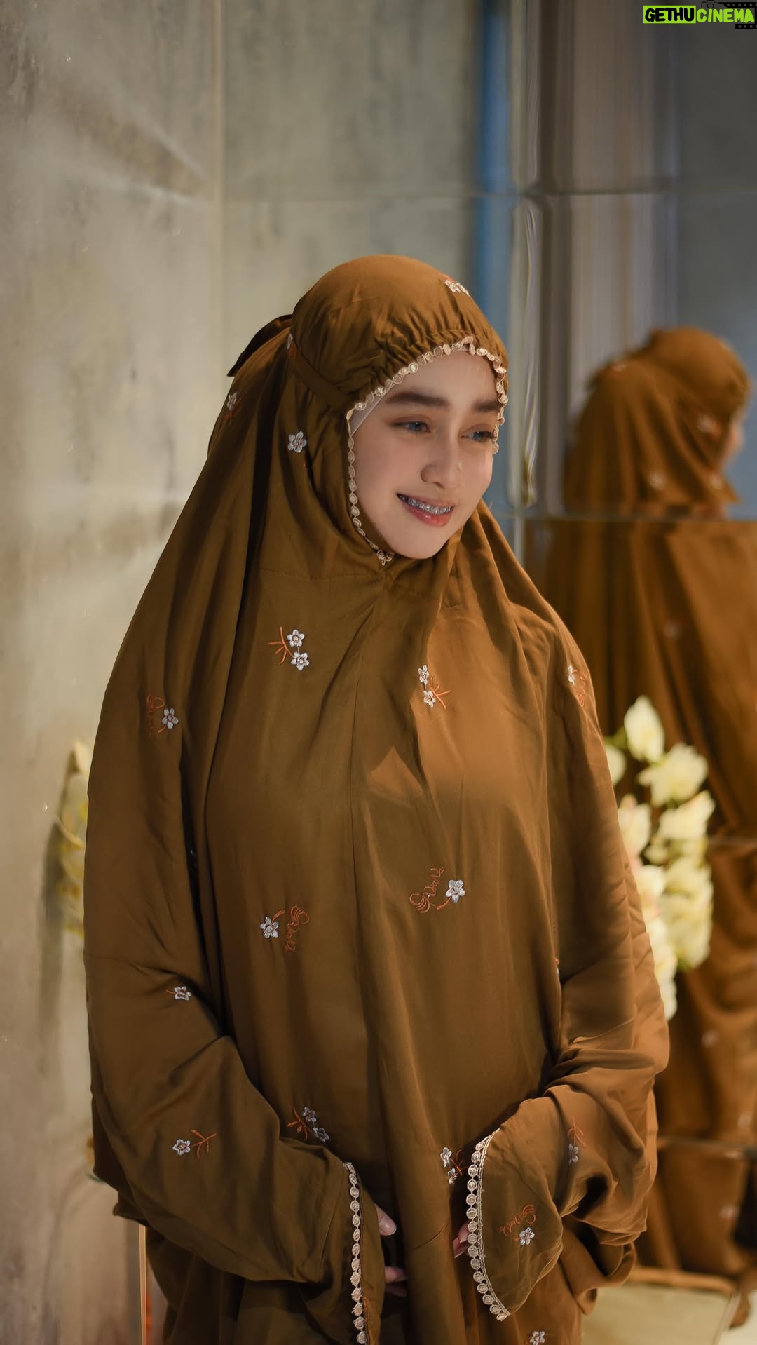 Veve Zulfikar - 3 Likes - Keutamaan Membaca Ayat Kursi 🤲🏻✨

selain mendapatkan perlindungan dari Allah SWT, diantara lainnya :
• Allah bukakan pula pintu rezeki untuk kita
• Membaca setelah Shalat Fardlu, mendapatkan pahala dan Derajat yang tinggi

Mukenah Terusan by Ani’ana Official  Shop 🤍🤍
bisa diorder melalui TikTok Shop & Shopee Mallnya 🛒