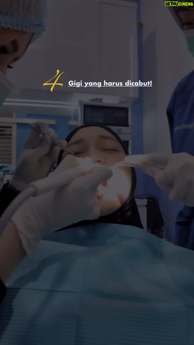 Veve Zulfikar - 3 Likes - Sering banget banyak yang nanya, kalau pake behel perlu cabut gigi ga sih ??? 
jawabannya,
IYAAAA !! ( kebanyakan YAA pasti di cabut ya untuk hasil yang maximal ) 
cabut gigi bisa menjadi bagian dari perawatan behel, namun tidak selalu diperlukan. Keputusan untuk mencabut gigi sebelum atau selama pemasangan behel tergantung pada kondisi gigi dan rahang pasien, dan sebaiknya didiskusikan dengan dokter gigi kalian ya, dan sebelum melakukan proses pasang behel biasanya dokter memberikan rekomendasi untuk rontgen gigi panoramic / foto rontgen gigi. Jadi hati hati dalam memilih klinik & dokter ya 

dan sedari dulu veve percayakan untuk perawatan gigi di @alanadivadentalcare 
@alanapanigoro kliniknya ada di Surabaya, Sidoarjo, Gresik, Mojokerto, kalian bisa perawatan gigi di klinik yang terdekat dari tempat kalian yaa
