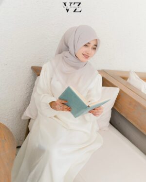Veve Zulfikar Instagram - Awal bulan biar makin semangat enaknya belanja ga sih? Recomended banget buat kamu yang lagi nyari scarf simple minimalis! Checkout Zena Scarf ini aja sayš Warna āNudeā yang paling netral, bakal kepake buat segala occasion, milikin sekarang yukš
GRATIS ZENA SCARF BUAT 2 Dyn Ladies yang Beruntungā¼ļø Cukup follow, like, share, dan komenšš»
Z
E
N
A
Screenshot buktinya kirim ke DM yukā¤ļø Good luckš¤
ā ļøFREE ONGKIR KE SELURUH INDONESIA ORDER MELALUI WA DAN WEBSITE ONLYā ļø Curi foto & video selain mitra resmi DENDA 10jutaā HATI-HATI PENIPUAN & DYN PALSUā¼ļø
Zena Scarf
Material: Voal Ultrafine Premium
Best price: (harga khusus website & whatsapp)
Best price: IDR 189.000-,
Detail :
Size 115 cm x 115 cm
Finishing lasercut
Aksen plat logo Dyn premium
Include pouch
āØPAKET BUNDLINGāØ
Paket A: IDR 199.000-, (Scarf Include Pouch & Paperbag)
Paket B: IDR 210.000-, (Scarf Include Exclusive box)
Paket C: IDR 219.000-, (Scarf Include Exclusive box & Paperbag)
Available in 7 colors: Candy pink, nude, light grey, black, sky blue, sage & orchid
Note : warna asli bisa jadi sedikit berbeda dari foto di karenakan efek kamera, pencahayaan ketika pemotretan serta resolusi dan kecerahan layar.
Order Onšš»
ā
Website: www.dynofficial.com (FREE ONGKIR)
ā
Shopee: DYN Official Shop & dynclothing.official
ā
Tokopedia: DYN Clothingline Official
ā
Lazada: DYN Clothingline Shop
ā
Tiktokshop: Dyn clothingline (@ dynclothing)
ā
Whatsapp (FREE ONGKIR):
Admin 1 šš»Kak Priska: 0851-6318-7084
Admin 2 šš» Kak Pitri: 0851-7536-8025
Admin 3šš» Kak Dyah: 0851-6159-5868
Daftar distributor resmi DYN :
Jawa Timur
@dyn_sidoarjo
@dyn_kediri
@dyn.jember
@dyn_clothinglinemalang
@dyn_tulungagung
@dyn_tuban
@dyn_gresik
@dyn_madura
@dyn_pmk
@dyn_blitarofficial
Yogyakarta
@dyn_jogja.bantul
@dyn_kotayogyakarta
@dyn_sleman
Sumatera
@dyn_riau
@dyn_bangka.belitung
@dyn_jambi
@dyn_sumaterrabarat