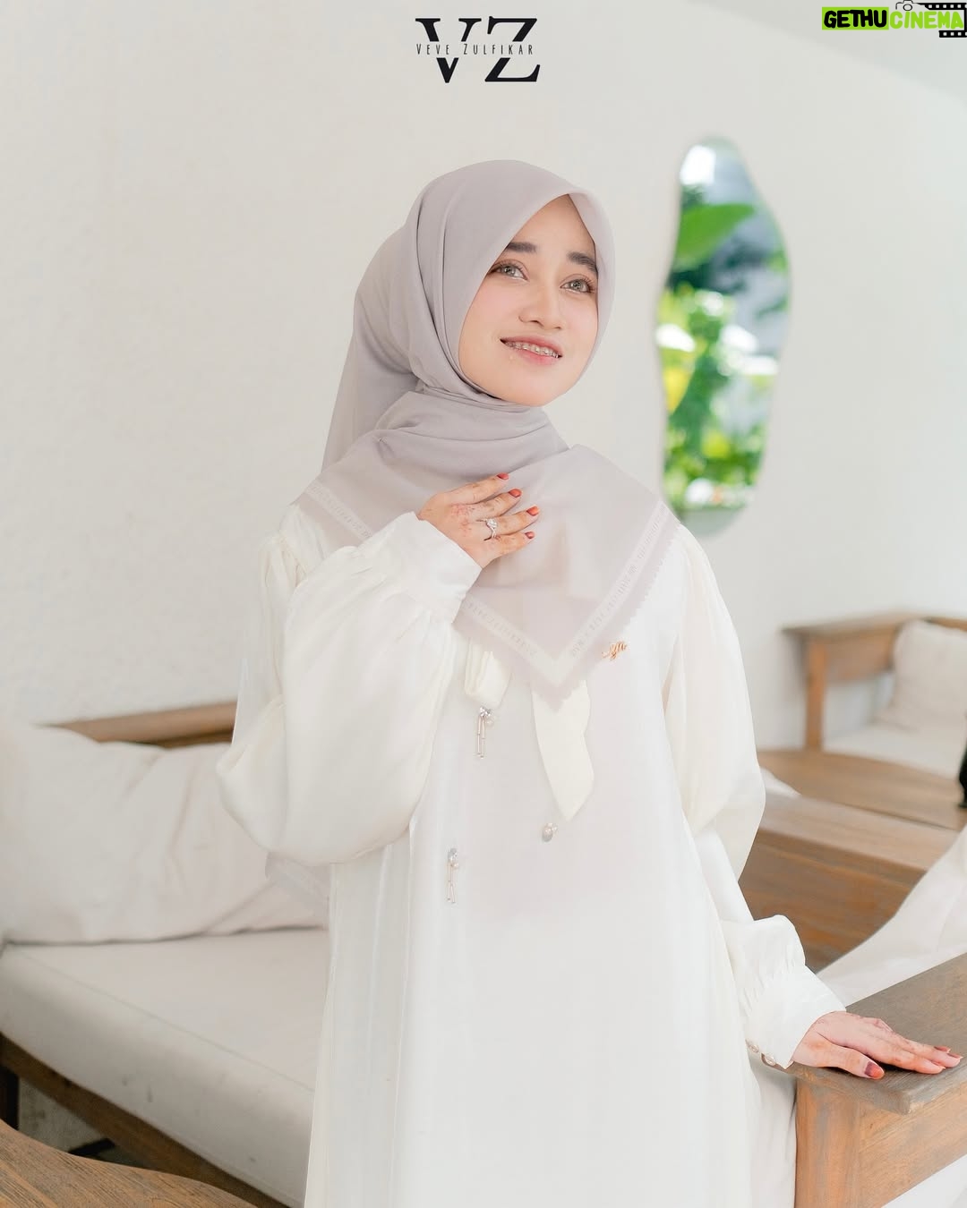 Veve Zulfikar - 1.3K Likes - Awal bulan biar makin semangat enaknya belanja ga sih? Recomended banget buat kamu yang lagi nyari scarf simple minimalis! Checkout Zena Scarf ini aja say💞 Warna “Nude” yang paling netral, bakal kepake buat segala occasion, milikin sekarang yuk😊

GRATIS ZENA SCARF BUAT 2 Dyn Ladies yang Beruntung‼️ Cukup follow, like, share, dan komen👇🏻
Z
E
N
A
Screenshot buktinya kirim ke DM yuk❤️ Good luck🤗

⚠️FREE ONGKIR KE SELURUH INDONESIA ORDER MELALUI WA DAN WEBSITE ONLY⚠️ Curi foto & video selain mitra resmi DENDA 10juta❌ HATI-HATI PENIPUAN & DYN PALSU‼️

Zena Scarf 

Material:  Voal Ultrafine Premium
Best price: (harga khusus website & whatsapp)
Best price: IDR 189.000-,

Detail : 
Size  115 cm x 115 cm
Finishing lasercut
Aksen plat logo Dyn premium
Include pouch

✨PAKET BUNDLING✨

Paket A: IDR 199.000-, (Scarf Include Pouch & Paperbag)

Paket B: IDR 210.000-, (Scarf Include Exclusive box)

Paket C: IDR 219.000-, (Scarf Include Exclusive box & Paperbag)

Available in 7 colors: Candy pink, nude, light grey, black, sky blue, sage & orchid

Note : warna asli bisa jadi sedikit berbeda dari foto di karenakan efek kamera, pencahayaan ketika pemotretan serta resolusi dan kecerahan layar.

Order On👇🏻
✅Website: www.dynofficial.com (FREE ONGKIR)
✅Shopee: DYN Official Shop & dynclothing.official
✅Tokopedia: DYN Clothingline Official
✅Lazada: DYN Clothingline Shop
✅Tiktokshop: Dyn clothingline (@ dynclothing)
✅Whatsapp (FREE ONGKIR):
Admin 1 👉🏻Kak Priska: 0851-6318-7084
Admin 2 👉🏻 Kak Pitri: 0851-7536-8025
Admin 3👉🏻 Kak Dyah: 0851-6159-5868 

Daftar distributor resmi DYN : 

Jawa Timur
@dyn_sidoarjo 
@dyn_kediri 
@dyn.jember 
@dyn_clothinglinemalang 
@dyn_tulungagung 
@dyn_tuban 
@dyn_gresik
@dyn_madura
@dyn_pmk
@dyn_blitarofficial

Yogyakarta
@dyn_jogja.bantul 
@dyn_kotayogyakarta 
@dyn_sleman 

Sumatera 
@dyn_riau 
@dyn_bangka.belitung
@dyn_jambi
@dyn_sumaterrabarat