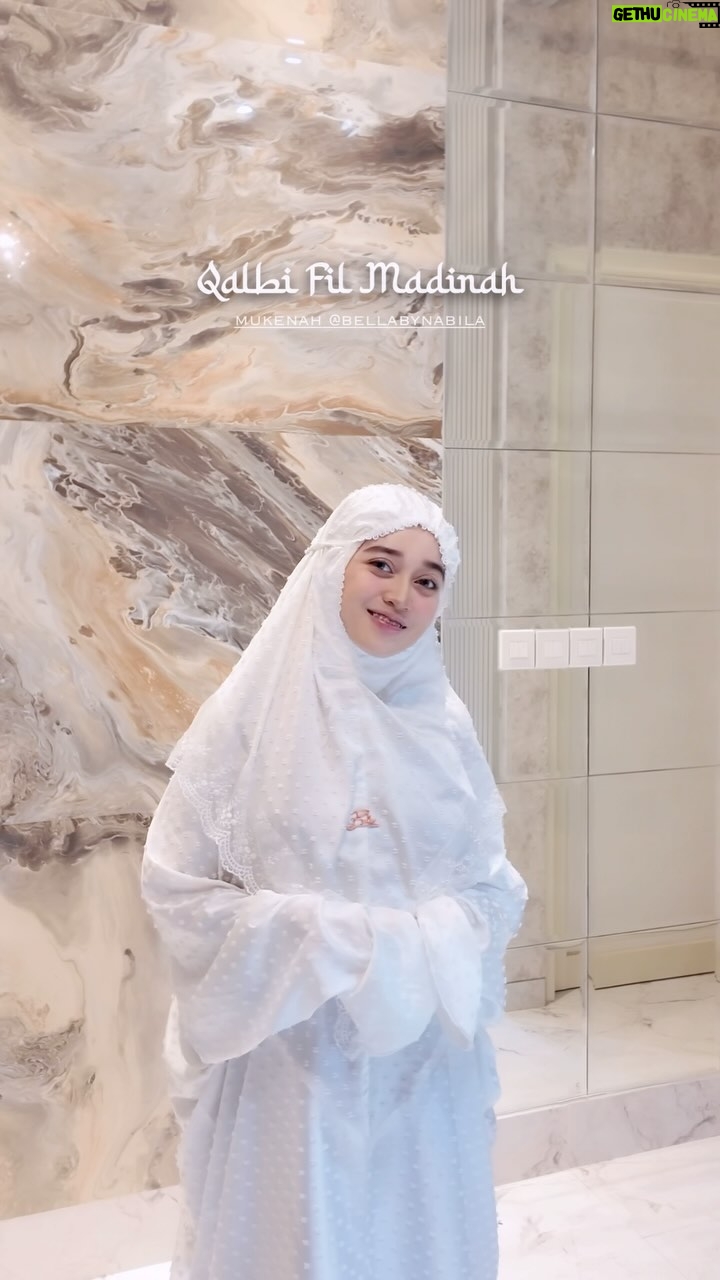 Veve Zulfikar - 3 Likes - قلبي في المدينة ♡ 

Mukena by @bellabynabila 💫 
Mukena terusan silk uragiri ( Veve ) & Mukena terusan hadramaut renda rayon ( Zara ) , btw mukenanya 100ribuan aja loo & dapatkan free ongkir ya. Dari 2 model mukena ini model mukena mana nih yang kalian suka ??