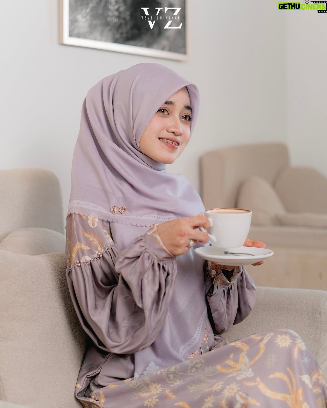 Veve Zulfikar - 1.7K Likes - GIVEAWAY buat 2 dyn ladies bakal dapetin ZENA SCARF GRATIS‼️ Cukup follow, like, share, dan komen👇🏻
C
A
N
T
I
K
Screenshot buktinya kirim ke DM yuk❤️ Good luck🤗

⚠️FREE ONGKIR KE SELURUH INDONESIA ORDER MELALUI WA DAN WEBSITE ONLY⚠️ Curi foto & video selain mitra resmi DENDA 10juta❌ HATI-HATI PENIPUAN & DYN PALSU‼️

For daily or your formal activity, this scarf will make you feel comfy everytime🥰 bahan voal ultrafine premiumnya super nyaman anti letoy✅ mudah di styling✅ yuk gercep sekarang‼️

Zena Scarf 

Material:  Voal Ultrafine Premium
Best price: (harga khusus website & whatsapp)
Best price: IDR 189.000-,

Detail : 
Size  115 cm x 115 cm
Finishing lasercut
Aksen plat logo Dyn premium
Include pouch

✨PAKET BUNDLING✨

Paket A: IDR 199.000-, (Scarf Include Pouch & Paperbag)

Paket B: IDR 210.000-, (Scarf Include Exclusive box)

Paket C: IDR 219.000-, (Scarf Include Exclusive box & Paperbag)

Available in 7 colors: Candy pink, nude, light grey, black, sky blue, sage & orchid

Note : warna asli bisa jadi sedikit berbeda dari foto di karenakan efek kamera, pencahayaan ketika pemotretan serta resolusi dan kecerahan layar.

Order On👇🏻
✅Website: www.dynofficial.com (FREE ONGKIR)
✅Shopee: DYN Official Shop & dynclothing.official
✅Tokopedia: DYN Clothingline Official
✅Lazada: DYN Clothingline Shop
✅Tiktokshop: Dyn clothingline (@ dynclothing)
✅Whatsapp (FREE ONGKIR):
Admin 1 👉🏻Kak Priska: 0851-6318-7084
Admin 2 👉🏻 Kak Pitri: 0851-7536-8025
Admin 3👉🏻 Kak Dyah: 0851-6159-5868 

Daftar distributor resmi DYN : 
Jawa Tengah 
@dyn_pati
@dyn_pekalongan
@dyn_kebumen
@dyn_pemalang
@dyn_jepara
@dyn_kudus_
@dyn_patikudus
@dyn_salatiga_ambarawa_ungaran
@dynclothingline_solo

Jawa Barat 
@dyn_garut 
@dyn_karawang 
@dyn_cianjur 
@dyn_sukabumi

Jabodetabek 
@dyn_jabodetabek 
@dyn_jakartabarat 
@dyn_distrijakartatimur 
@dyn_jakartaselatan 
@dyn_distributordepok 
@dyn_jakartapusat
@dyn_jktutara

Banten
@dyn_cilegonbanten