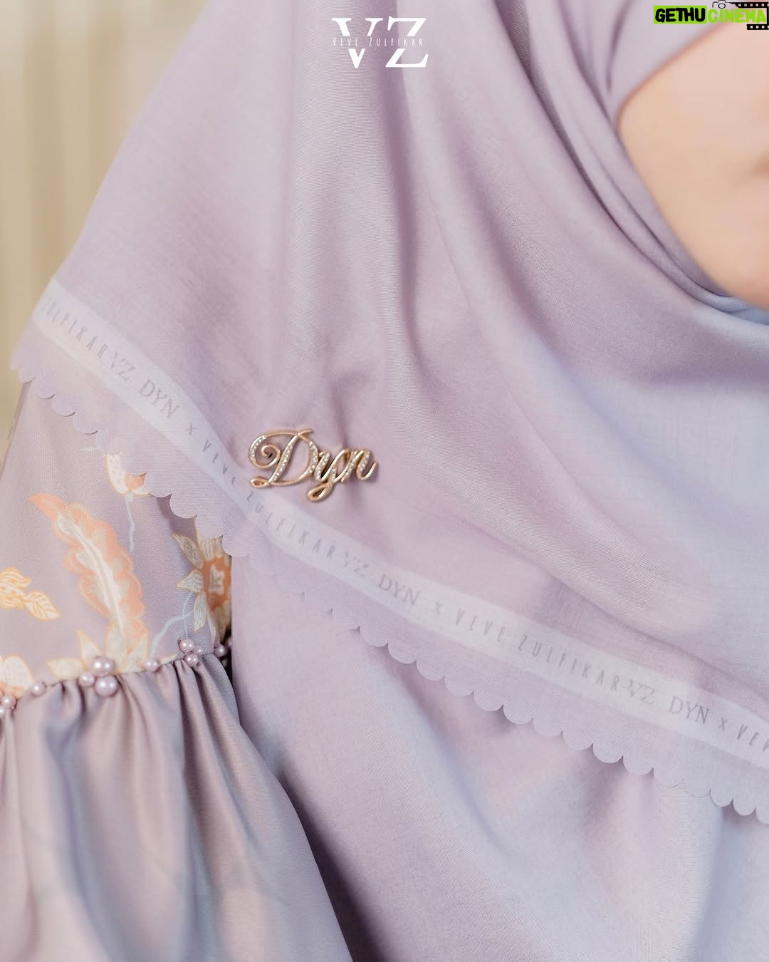 Veve Zulfikar - 1.7K Likes - GIVEAWAY buat 2 dyn ladies bakal dapetin ZENA SCARF GRATIS‼️ Cukup follow, like, share, dan komen👇🏻
C
A
N
T
I
K
Screenshot buktinya kirim ke DM yuk❤️ Good luck🤗

⚠️FREE ONGKIR KE SELURUH INDONESIA ORDER MELALUI WA DAN WEBSITE ONLY⚠️ Curi foto & video selain mitra resmi DENDA 10juta❌ HATI-HATI PENIPUAN & DYN PALSU‼️

For daily or your formal activity, this scarf will make you feel comfy everytime🥰 bahan voal ultrafine premiumnya super nyaman anti letoy✅ mudah di styling✅ yuk gercep sekarang‼️

Zena Scarf 

Material:  Voal Ultrafine Premium
Best price: (harga khusus website & whatsapp)
Best price: IDR 189.000-,

Detail : 
Size  115 cm x 115 cm
Finishing lasercut
Aksen plat logo Dyn premium
Include pouch

✨PAKET BUNDLING✨

Paket A: IDR 199.000-, (Scarf Include Pouch & Paperbag)

Paket B: IDR 210.000-, (Scarf Include Exclusive box)

Paket C: IDR 219.000-, (Scarf Include Exclusive box & Paperbag)

Available in 7 colors: Candy pink, nude, light grey, black, sky blue, sage & orchid

Note : warna asli bisa jadi sedikit berbeda dari foto di karenakan efek kamera, pencahayaan ketika pemotretan serta resolusi dan kecerahan layar.

Order On👇🏻
✅Website: www.dynofficial.com (FREE ONGKIR)
✅Shopee: DYN Official Shop & dynclothing.official
✅Tokopedia: DYN Clothingline Official
✅Lazada: DYN Clothingline Shop
✅Tiktokshop: Dyn clothingline (@ dynclothing)
✅Whatsapp (FREE ONGKIR):
Admin 1 👉🏻Kak Priska: 0851-6318-7084
Admin 2 👉🏻 Kak Pitri: 0851-7536-8025
Admin 3👉🏻 Kak Dyah: 0851-6159-5868 

Daftar distributor resmi DYN : 
Jawa Tengah 
@dyn_pati
@dyn_pekalongan
@dyn_kebumen
@dyn_pemalang
@dyn_jepara
@dyn_kudus_
@dyn_patikudus
@dyn_salatiga_ambarawa_ungaran
@dynclothingline_solo

Jawa Barat 
@dyn_garut 
@dyn_karawang 
@dyn_cianjur 
@dyn_sukabumi

Jabodetabek 
@dyn_jabodetabek 
@dyn_jakartabarat 
@dyn_distrijakartatimur 
@dyn_jakartaselatan 
@dyn_distributordepok 
@dyn_jakartapusat
@dyn_jktutara

Banten
@dyn_cilegonbanten