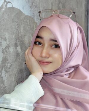 Veve Zulfikar Instagram - š¤ ŁŲ§ŁŁŁ Ų®ŁŲ± Ų§ŁŁ
Ų§ŁŲ±ŁŁ
š Zena Scarf ( candy pink ) by Veve Zulfikar X @dyn_clothingline
