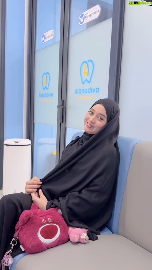 Veve Zulfikar - 3 Likes - TONTON SAMPAI HABIS KALAU KALIAN PUNYA MASALAH SAMA GIGI !! 

yang punya permasalahan apapun dengan gigi bisa langsung berkunjung & konsultasi ke @alanadivadentalcare @drg.alanadiva 🦷✨ cabangnya udah ada di Surabaya, Sidoarjo, dan Gresik. Nikmati juga promo-promonya ya!

♡ Veve pakai Behel Self-Lighating Asia
♡ Ummi pakai Behel Mini Metal USA 
untuk pemakaian behel disesuaikan dengan kebutuhan / permasalahan gigi kalian ya, dan wajib konsultasi dulu