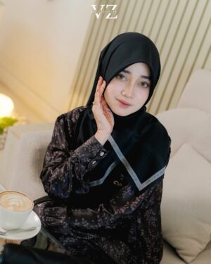 Veve Zulfikar Instagram - Looking good instantly with Zena Scarf in Black🖤 Warna yang selalu best seller karena bisa dimatch sama outfit warna apapun🥰 Stock warna blacknya udah mulai menipis, yuk order sekarang🛒

ZENA SCARF GRATIS❤️ Caranya like, Share, Komen👇🏻
Z
E
N
A
Screenshot buktinya kirim ke DM yaa, semoga beruntung😉

⚠️FREE ONGKIR KE SELURUH INDONESIA ORDER MELALUI WA DAN WEBSITE ONLY⚠️ Curi foto & video selain mitra resmi DENDA 10juta❌ HATI-HATI PENIPUAN & DYN PALSU‼️

DYN CLOTHINGLINE X VEVE ZULFIKAR

Zena Scarf 

‼️FREE Photocard untuk 100 pembeli pertama‼️

Material:  Voal Ultrafine Premium
Best price (harga khusus whatsapp & website)
Best price: IDR 189.000-,

Detail : 
Size  115 cm x 115 cm
Finishing lasercut
Aksen plat logo Dyn premium
Include pouch

✨PAKET BUNDLING✨

Paket A: IDR 199.000-, (Scarf Include Pouch & Paperbag)

Paket B: IDR 210.000-, (Scarf Include Exclusive box)

Paket C: IDR 219.000-, (Scarf Include Exclusive box & Paperbag)

Available in 7 colors: Candy pink, nude, light grey, black, sky blue, sage & orchid

Note : warna asli bisa jadi sedikit berbeda dari foto di karenakan efek kamera, pencahayaan ketika pemotretan serta resolusi dan kecerahan layar.

Order On👇🏻
✅Website: www.dynofficial.com (FREE ONGKIR)
✅Shopee: DYN Official Shop & dynclothing.official
✅Tokopedia: DYN Clothingline Official
✅Lazada: DYN Clothingline Shop
✅Tiktokshop: Dyn clothingline (@ dynclothing)
✅Whatsapp (FREE ONGKIR):
Admin 1 👉🏻Kak Priska: 0851-6318-7084
Admin 2 👉🏻 Kak Pitri: 0851-7536-8025
Admin 3👉🏻 Kak Dyah: 0851-6159-5868

Daftar distributor resmi DYN 
Jawa Timur
@dyn_sidoarjo 
@dyn_kediri 
@dyn.jember 
@dyn_clothinglinemalang 
@dyn_tulungagung 
@dyn_tuban 
@dyn_gresik
@dyn_madura
@dyn_pmk
@dyn_blitarofficial

Yogyakarta
@dyn_jogja.bantul 
@dyn_kotayogyakarta 
@dyn_sleman 

Sumatera 
@dyn_riau 
@dyn_bangka.belitung
@dyn_jambi
@dyn_sumaterabarat