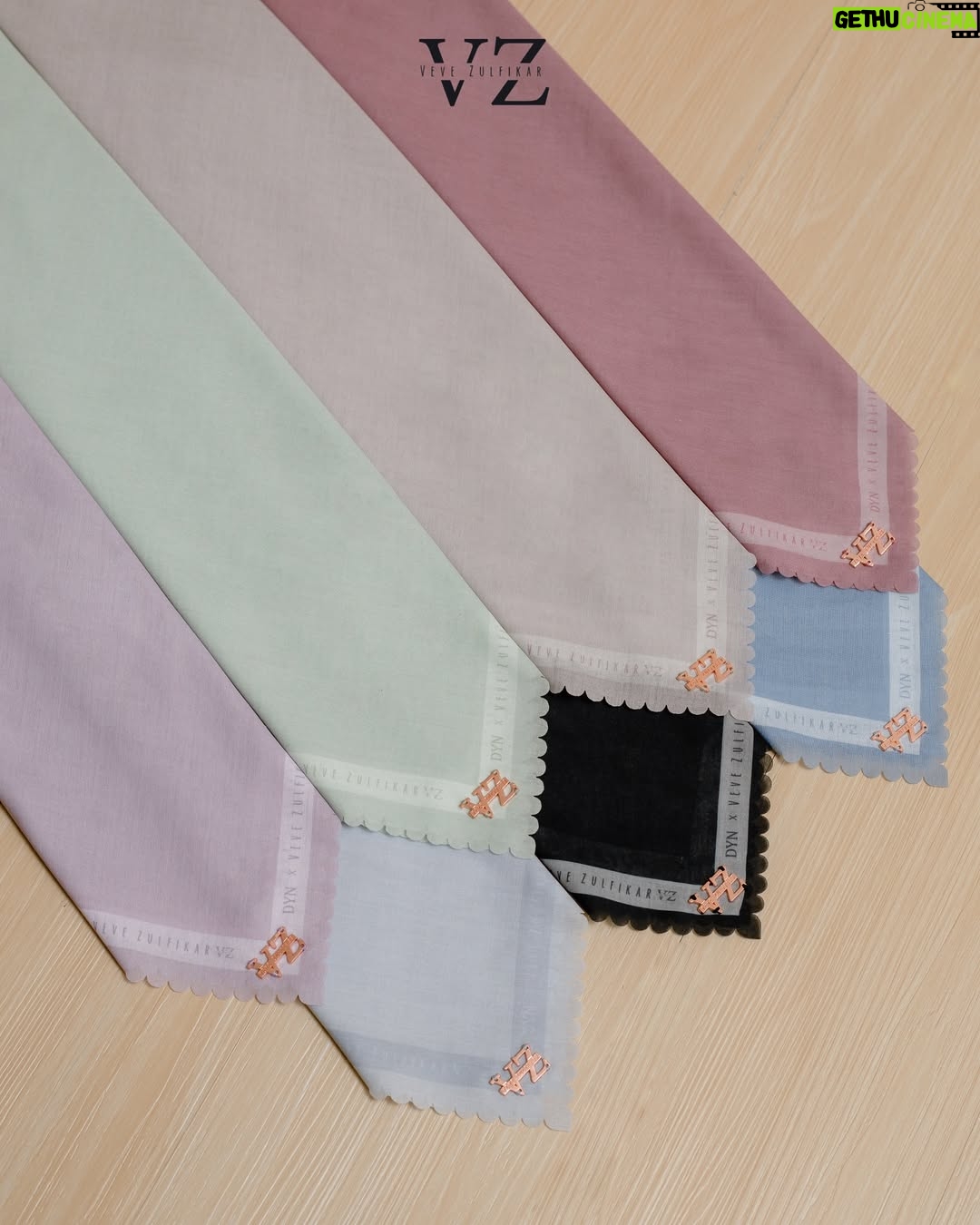 Veve Zulfikar - 1.9K Likes - Siapa yang udah terpana sama pilihan warna Zena Scarf? Buruan deh checkout warna incaran kamu sekarang daripada nanti tiba-tiba dah sold out😜 bahan Voal Ultrafinenya juara🙌🏻 Zena Scarf available on 7 colors ya dear!

GIVEAWAY ZENA SCARF BUAT 2 Dyn Ladies yang Beruntung‼️ Cukup follow, like, share, dan komen👇🏻
Z
E
N
A
Screenshot buktinya kirim ke DM yuk❤️ Good luck🤗

⚠️FREE ONGKIR KE SELURUH INDONESIA ORDER MELALUI WA DAN WEBSITE ONLY⚠️ Curi foto & video selain mitra resmi DENDA 10juta❌ HATI-HATI PENIPUAN & DYN PALSU‼️

Zena Scarf 

Material:  Voal Ultrafine Premium
Best price: (harga khusus website & whatsapp)
Best price: IDR 189.000-,

Detail : 
Size  115 cm x 115 cm
Finishing lasercut
Aksen plat logo Dyn premium
Include pouch

✨PAKET BUNDLING✨

Paket A: IDR 199.000-, (Scarf Include Pouch & Paperbag)

Paket B: IDR 210.000-, (Scarf Include Exclusive box)

Paket C: IDR 219.000-, (Scarf Include Exclusive box & Paperbag)

Available in 7 colors: Candy pink, nude, light grey, black, sky blue, sage & orchid

Note : warna asli bisa jadi sedikit berbeda dari foto di karenakan efek kamera, pencahayaan ketika pemotretan serta resolusi dan kecerahan layar.

Order On👇🏻
✅Website: www.dynofficial.com (FREE ONGKIR)
✅Shopee: DYN Official Shop & dynclothing.official
✅Tokopedia: DYN Clothingline Official
✅Lazada: DYN Clothingline Shop
✅Tiktokshop: Dyn clothingline (@ dynclothing)
✅Whatsapp (FREE ONGKIR):
Admin 1 👉🏻Kak Priska: 0851-6318-7084
Admin 2 👉🏻 Kak Pitri: 0851-7536-8025
Admin 3👉🏻 Kak Dyah: 0851-6159-5868 

Daftar distributor resmi DYN : 

Jawa Timur
@dyn_sidoarjo 
@dyn_kediri 
@dyn.jember 
@dyn_clothinglinemalang 
@dyn_tulungagung 
@dyn_tuban 
@dyn_gresik
@dyn_madura
@dyn_pmk
@dyn_blitarofficial

Yogyakarta
@dyn_jogja.bantul 
@dyn_kotayogyakarta 
@dyn_sleman 

Sumatera 
@dyn_riau 
@dyn_bangka.belitung
@dyn_jambi
@dyn_sumaterrabarat