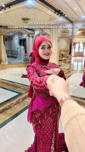 Veve Zulfikar Instagram - kalau kalian team Custom / Sewa ? š¤