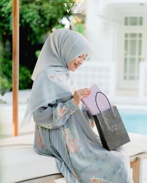Veve Zulfikar Instagram - Zena Scarf in Light Grey⨠ga butuh waktu lama lagi buat pilih hijab yang masuk disegala outfitā¤ļøZena Scarf warna Light Grey ini bisa jadi solusi kamu⨠order sekarang yukš
FREE ZENA SCARF buat 2 dyn ladiesā¼ļø Cukup follow, like, share, dan komenšš»
M
A
U
Screenshot buktinya kirim ke DM yukā¤ļø Good luckš¤
ā ļøFREE ONGKIR KE SELURUH INDONESIA ORDER MELALUI WA DAN WEBSITE ONLYā ļø Curi foto & video selain mitra resmi DENDA 10jutaā HATI-HATI PENIPUAN & DYN PALSUā¼ļø
Zena Scarf
Material: Voal Ultrafine Premium
Best price: (harga khusus website & whatsapp)
Best price: IDR 189.000-,
Detail :
Size 115 cm x 115 cm
Finishing lasercut
Aksen plat logo Dyn premium
Include pouch
āØPAKET BUNDLINGāØ
Paket A: IDR 199.000-, (Scarf Include Pouch & Paperbag)
Paket B: IDR 210.000-, (Scarf Include Exclusive box)
Paket C: IDR 219.000-, (Scarf Include Exclusive box & Paperbag)
Available in 7 colors: Candy pink, nude, light grey, black, sky blue, sage & orchid
Note : warna asli bisa jadi sedikit berbeda dari foto di karenakan efek kamera, pencahayaan ketika pemotretan serta resolusi dan kecerahan layar.
Order Onšš»
ā
Website: www.dynofficial.com (FREE ONGKIR)
ā
Shopee: DYN Official Shop & dynclothing.official
ā
Tokopedia: DYN Clothingline Official
ā
Lazada: DYN Clothingline Shop
ā
Tiktokshop: Dyn clothingline (@ dynclothing)
ā
Whatsapp (FREE ONGKIR):
Admin 1 šš»Kak Priska: 0851-6318-7084
Admin 2 šš» Kak Pitri: 0851-7536-8025
Admin 3šš» Kak Dyah: 0851-6159-5868
Daftar distributor resmi DYN :
Jawa Tengah
@dyn_pati
@dyn_pekalongan
@dyn_kebumen
@dyn_pemalang
@dyn_jepara
@dyn_kudus_
@dyn_patikudus
@dyn_salatiga_ambarawa_ungaran
@dynclothingline_solo
Jawa Barat
@dyn_garut
@dyn_karawang
@dyn_cianjur
@dyn_sukabumi
Jabodetabek
@dyn_jabodetabek
@dyn_jakartabarat
@dyn_distrijakartatimur
@dyn_jakartaselatan
@dyn_distributordepok
@dyn_jakartapusat
@dyn_jktutara
Banten
@dyn_cilegonbanten