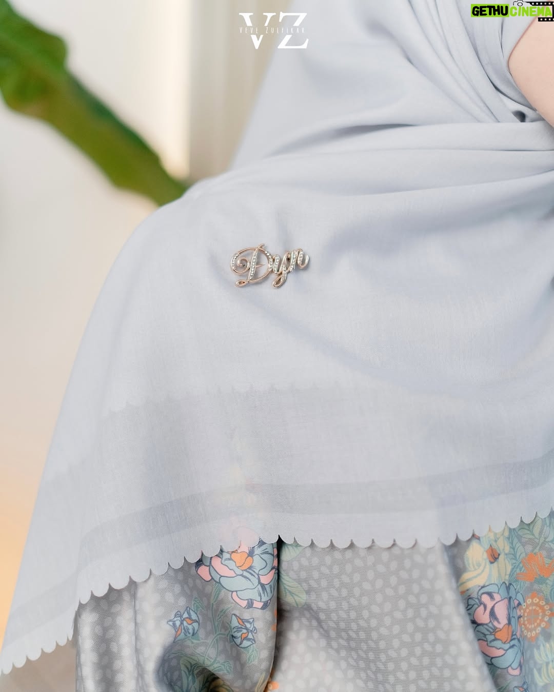 Veve Zulfikar - 1.5K Likes - Zena Scarf in Light Grey✨ ga butuh waktu lama lagi buat pilih hijab yang masuk disegala outfit❤️Zena Scarf warna Light Grey ini bisa jadi solusi kamu✨ order sekarang yuk😍

FREE ZENA SCARF buat 2 dyn ladies‼️ Cukup follow, like, share, dan komen👇🏻
M
A
U
Screenshot buktinya kirim ke DM yuk❤️ Good luck🤗

⚠️FREE ONGKIR KE SELURUH INDONESIA ORDER MELALUI WA DAN WEBSITE ONLY⚠️ Curi foto & video selain mitra resmi DENDA 10juta❌ HATI-HATI PENIPUAN & DYN PALSU‼️

Zena Scarf 

Material:  Voal Ultrafine Premium
Best price: (harga khusus website & whatsapp)
Best price: IDR 189.000-,

Detail : 
Size  115 cm x 115 cm
Finishing lasercut
Aksen plat logo Dyn premium
Include pouch

✨PAKET BUNDLING✨

Paket A: IDR 199.000-, (Scarf Include Pouch & Paperbag)

Paket B: IDR 210.000-, (Scarf Include Exclusive box)

Paket C: IDR 219.000-, (Scarf Include Exclusive box & Paperbag)

Available in 7 colors: Candy pink, nude, light grey, black, sky blue, sage & orchid

Note : warna asli bisa jadi sedikit berbeda dari foto di karenakan efek kamera, pencahayaan ketika pemotretan serta resolusi dan kecerahan layar.

Order On👇🏻
✅Website: www.dynofficial.com (FREE ONGKIR)
✅Shopee: DYN Official Shop & dynclothing.official
✅Tokopedia: DYN Clothingline Official
✅Lazada: DYN Clothingline Shop
✅Tiktokshop: Dyn clothingline (@ dynclothing)
✅Whatsapp (FREE ONGKIR):
Admin 1 👉🏻Kak Priska: 0851-6318-7084
Admin 2 👉🏻 Kak Pitri: 0851-7536-8025
Admin 3👉🏻 Kak Dyah: 0851-6159-5868 

Daftar distributor resmi DYN : 
Jawa Tengah 
@dyn_pati
@dyn_pekalongan
@dyn_kebumen
@dyn_pemalang
@dyn_jepara
@dyn_kudus_
@dyn_patikudus
@dyn_salatiga_ambarawa_ungaran
@dynclothingline_solo

Jawa Barat 
@dyn_garut 
@dyn_karawang 
@dyn_cianjur 
@dyn_sukabumi

Jabodetabek 
@dyn_jabodetabek 
@dyn_jakartabarat 
@dyn_distrijakartatimur 
@dyn_jakartaselatan 
@dyn_distributordepok 
@dyn_jakartapusat
@dyn_jktutara

Banten
@dyn_cilegonbanten