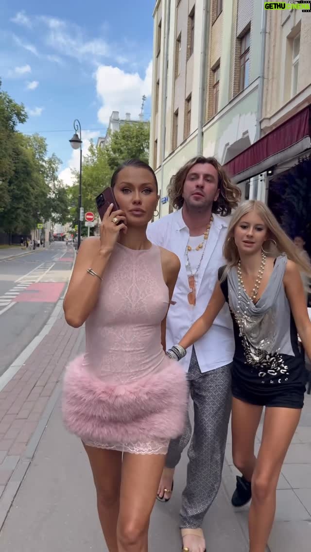 Victoria Bonya - 277.1K Likes - Когда заделался дочкой и думал, что прокатит 😅 @mr_batsuev