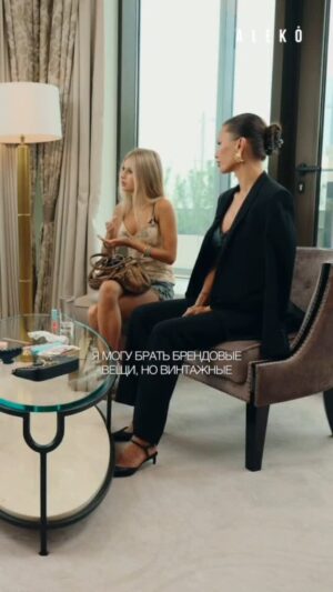 Victoria Bonya Instagram - Кто еще согласен с Анджелиной, что многие уже шьют тяп ляп одежду и продают за очень дорого?
Aleko in my bag. Ссылка на полное интервью у @aleko_n