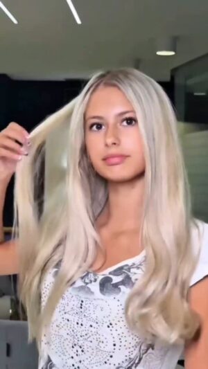 Victoria Bonya Instagram - Как вам преображение Энджи? Платиновый блонд 😍