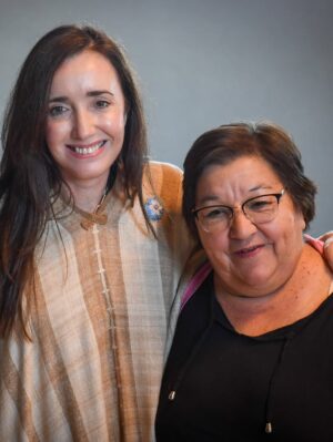 Victoria Villarruel Instagram - La Virgen del Valle en El Rodeo es una imagen de 52 metros de altura construida por la fe de un catamarqueño llamado Walter D’Agostini que con esfuerzo y perseverancia llevó adelante este anhelo que conjuga la devoción con el atractivo turístico en esta parte de Catamarca. Subiendo 117 escalones se llega a los miradores desde los que se ven las Sierras de Ambato en todo su esplendor. Los cóndores planean por allí resaltando la belleza del lugar.