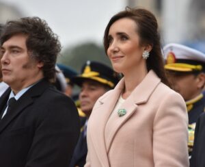Victoria Villarruel Instagram - ¡¡Feliz Día de la Patria!! Hoy recordamos el día que quisimos ser Nación. ¡Que este 25 de mayo que nos une a todos los argentinos llene nuestros corazones y nos haga sentir hermanados por siempre! Todo por Argentina. #25deMayo 🇦🇷