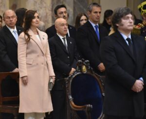 Victoria Villarruel Instagram - ¡¡Feliz Día de la Patria!! Hoy recordamos el día que quisimos ser Nación. ¡Que este 25 de mayo que nos une a todos los argentinos llene nuestros corazones y nos haga sentir hermanados por siempre! Todo por Argentina. #25deMayo 🇦🇷