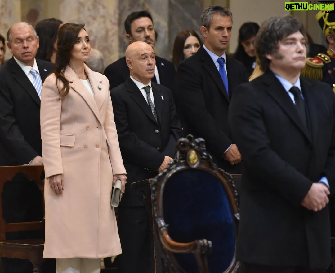 Victoria Villarruel - 137.4K Likes - ¡¡Feliz Día de la Patria!! Hoy recordamos el día que quisimos ser Nación. ¡Que este 25 de mayo que nos une a todos los argentinos llene nuestros corazones y nos haga sentir hermanados por siempre! Todo por Argentina. #25deMayo 🇦🇷