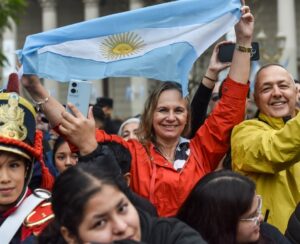 Victoria Villarruel Instagram - ¡¡Feliz Día de la Patria!! Hoy recordamos el día que quisimos ser Nación. ¡Que este 25 de mayo que nos une a todos los argentinos llene nuestros corazones y nos haga sentir hermanados por siempre! Todo por Argentina. #25deMayo 🇦🇷