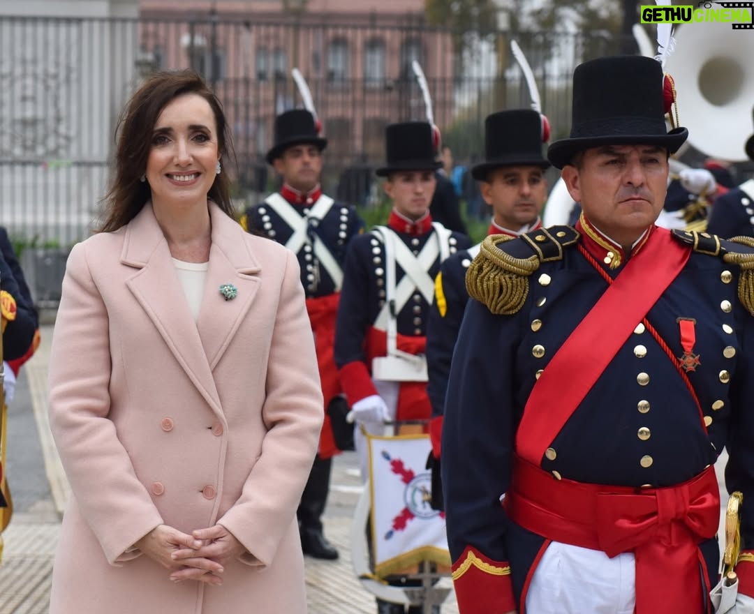 Victoria Villarruel - 137.4K Likes - ¡¡Feliz Día de la Patria!! Hoy recordamos el día que quisimos ser Nación. ¡Que este 25 de mayo que nos une a todos los argentinos llene nuestros corazones y nos haga sentir hermanados por siempre! Todo por Argentina. #25deMayo 🇦🇷
