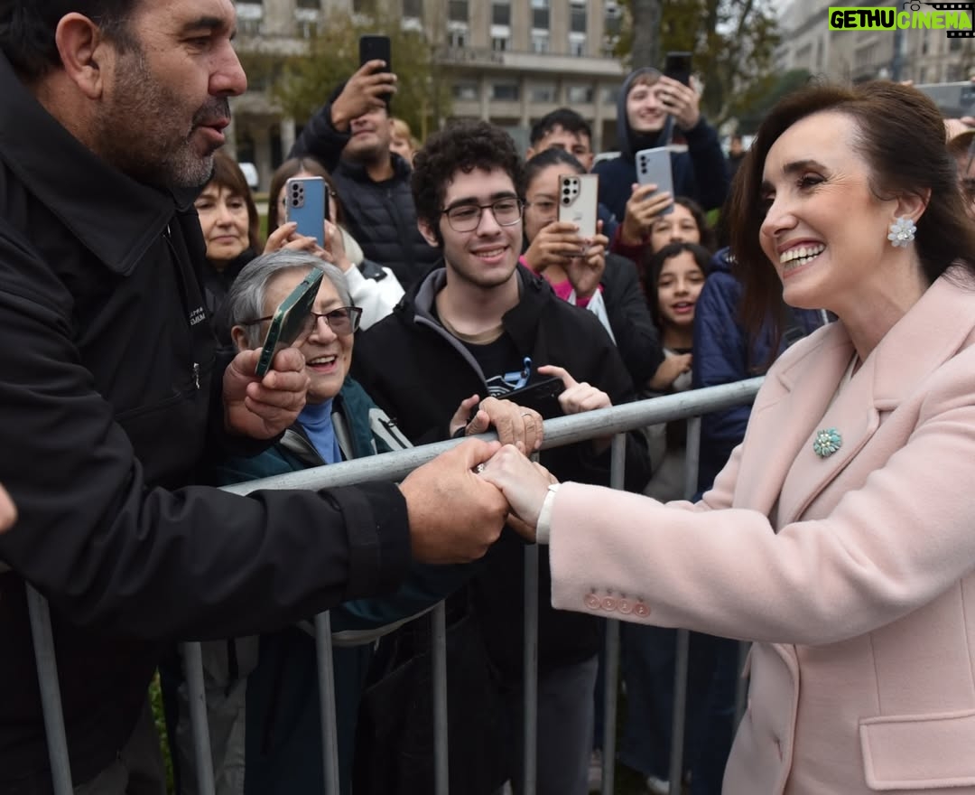 Victoria Villarruel - 137.4K Likes - ¡¡Feliz Día de la Patria!! Hoy recordamos el día que quisimos ser Nación. ¡Que este 25 de mayo que nos une a todos los argentinos llene nuestros corazones y nos haga sentir hermanados por siempre! Todo por Argentina. #25deMayo 🇦🇷