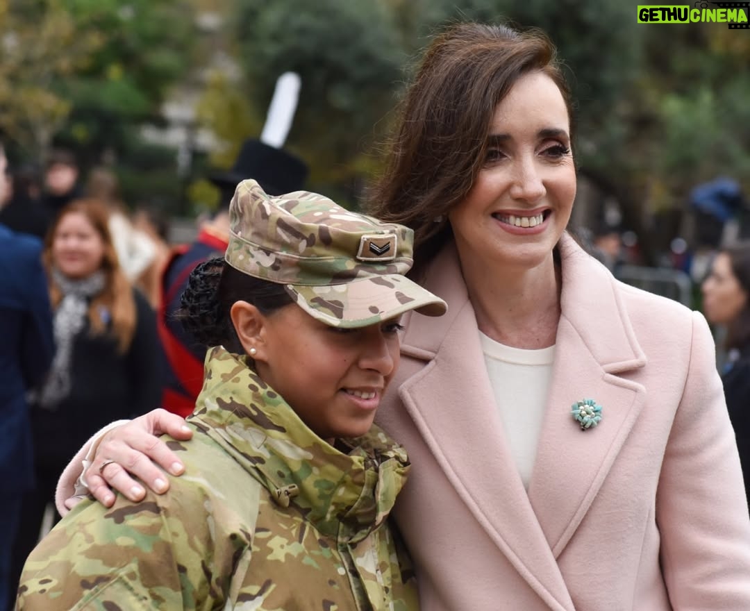 Victoria Villarruel - 137.4K Likes - ¡¡Feliz Día de la Patria!! Hoy recordamos el día que quisimos ser Nación. ¡Que este 25 de mayo que nos une a todos los argentinos llene nuestros corazones y nos haga sentir hermanados por siempre! Todo por Argentina. #25deMayo 🇦🇷