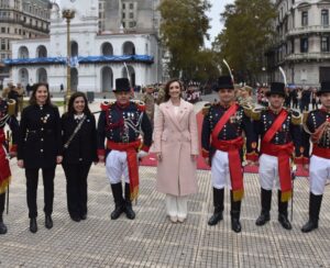 Victoria Villarruel Instagram - ¡¡Feliz Día de la Patria!! Hoy recordamos el día que quisimos ser Nación. ¡Que este 25 de mayo que nos une a todos los argentinos llene nuestros corazones y nos haga sentir hermanados por siempre! Todo por Argentina. #25deMayo 🇦🇷