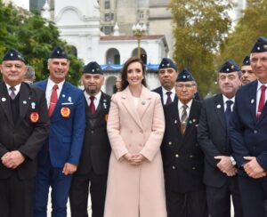 Victoria Villarruel Instagram - ¡¡Feliz Día de la Patria!! Hoy recordamos el día que quisimos ser Nación. ¡Que este 25 de mayo que nos une a todos los argentinos llene nuestros corazones y nos haga sentir hermanados por siempre! Todo por Argentina. #25deMayo 🇦🇷