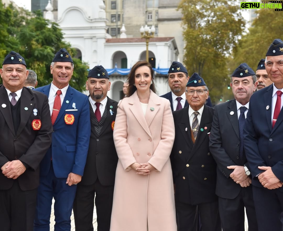 Victoria Villarruel - 137.4K Likes - ¡¡Feliz Día de la Patria!! Hoy recordamos el día que quisimos ser Nación. ¡Que este 25 de mayo que nos une a todos los argentinos llene nuestros corazones y nos haga sentir hermanados por siempre! Todo por Argentina. #25deMayo 🇦🇷