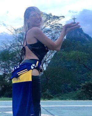 Victoria Xipolitakis Instagram - Quiero agradecerle al equipazo de @telefe @paramountplusar @plutotvar @darioturo @guillermo.pendino @fedelevrino @andrea_tuozzo por esta gran oportunidad, amo mi trabajo con todo el❤️! , tb muchas gracias a mis geniales compañeros, fue un placer compartir este proyecto junto a ustedes, la rompieron toda @giraltpablo jpvarsky @manuolivari @nanisenra @haasenico82 @fercarlos75 @noeantonelli @robertito_funes , y a toda la gente por llenarme siempre de tanto amor!
#CopaLibertadores #Conmebol #Brasil #Maracana