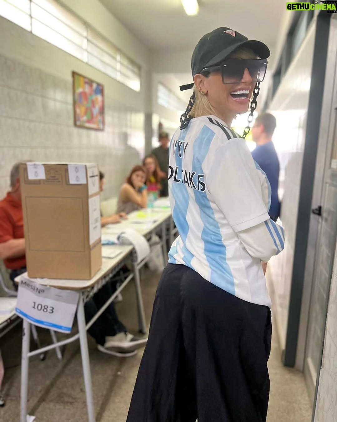 Victoria Xipolitakis - 42K Likes - #40AñosDeDemocracia Por la República 🇦🇷🤍
#Elecciones2023 🗳️ 
#ArgentinaTeAmo💪