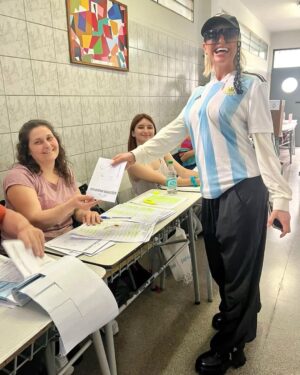 Victoria Xipolitakis Instagram - #40AñosDeDemocracia Por la República 🇦🇷🤍
#Elecciones2023 🗳️
#ArgentinaTeAmo💪