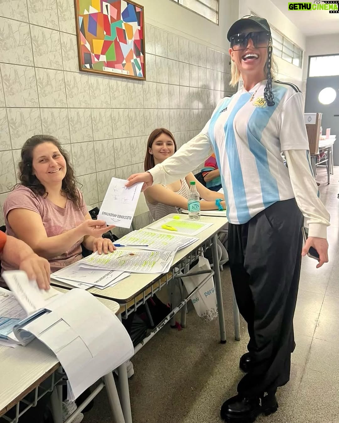 Victoria Xipolitakis - 42K Likes - #40AñosDeDemocracia Por la República 🇦🇷🤍
#Elecciones2023 🗳️ 
#ArgentinaTeAmo💪