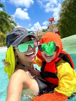 Victoria Xipolitakis Instagram - Gracias @nickresortrivieramaya @nickelodeonenespanol @nickelodeonfamiliaespanol por hacer felices a los niños como a los adultos;
Impresionante hotel lleno de magia, diversión y atención.
Increíbles vacaciones y vivirlas junto a vos HiJO hacen que sean INOLVIDABLES ❤️
