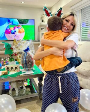 Victoria Xipolitakis Instagram - Felices pascuas!!!!!!!! 🐰❤️🐣
.
@lasbuenasartes 🍫
