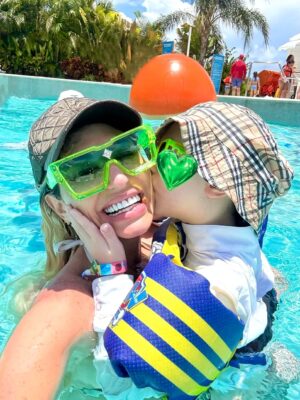 Victoria Xipolitakis Instagram - Gracias @nickresortrivieramaya @nickelodeonenespanol @nickelodeonfamiliaespanol por hacer felices a los niños como a los adultos;
Impresionante hotel lleno de magia, diversión y atención.
Increíbles vacaciones y vivirlas junto a vos HiJO hacen que sean INOLVIDABLES ❤️
