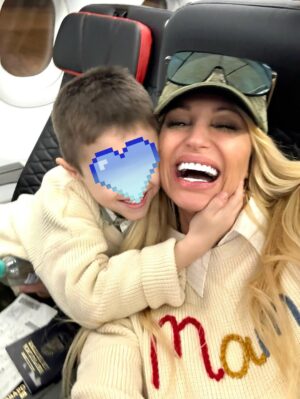 Victoria Xipolitakis Instagram - Los sueños se hacen realidad, y como mamá, nada es imposible cuando se trata de vos.
Cada esfuerzo, sacrificio y batalla silenciosa valió la pena porque este momento es para vos, para que cumplas tus sueños y sientas todo mi amor .
Nuestro primer viaje juntos hijito, llegó el día!!!! Inolvidable, lleno de amor, alegría y muchas sorpresitas....
Nada me hace más feliz que verte feliz.
TE AMO mi vida!
Gracias a la Justicia Argentina por autorizarlo, a mi familia por estar y ayudarme siempre
y a las empresas que nos acompañan
@nickresortrivieramaya @vivaresorts
@cotizatuasistencia @amae.lounge ✈️❤️